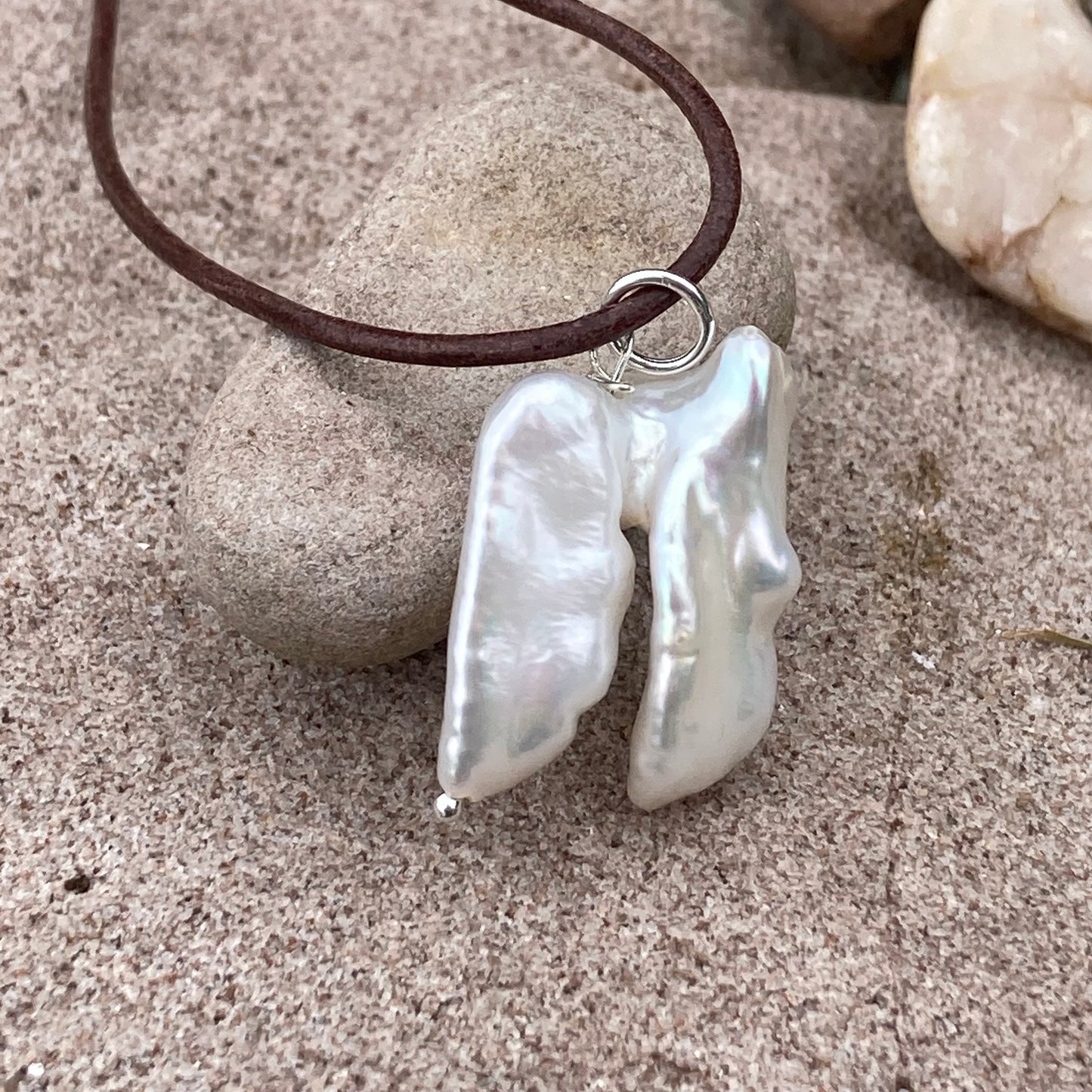 BIWA PEARL ON LEATHER