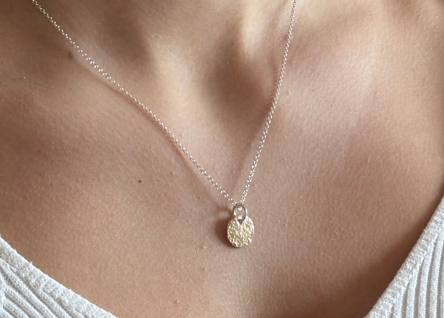 SMALL HAMMERED CIRCLE PENDANT