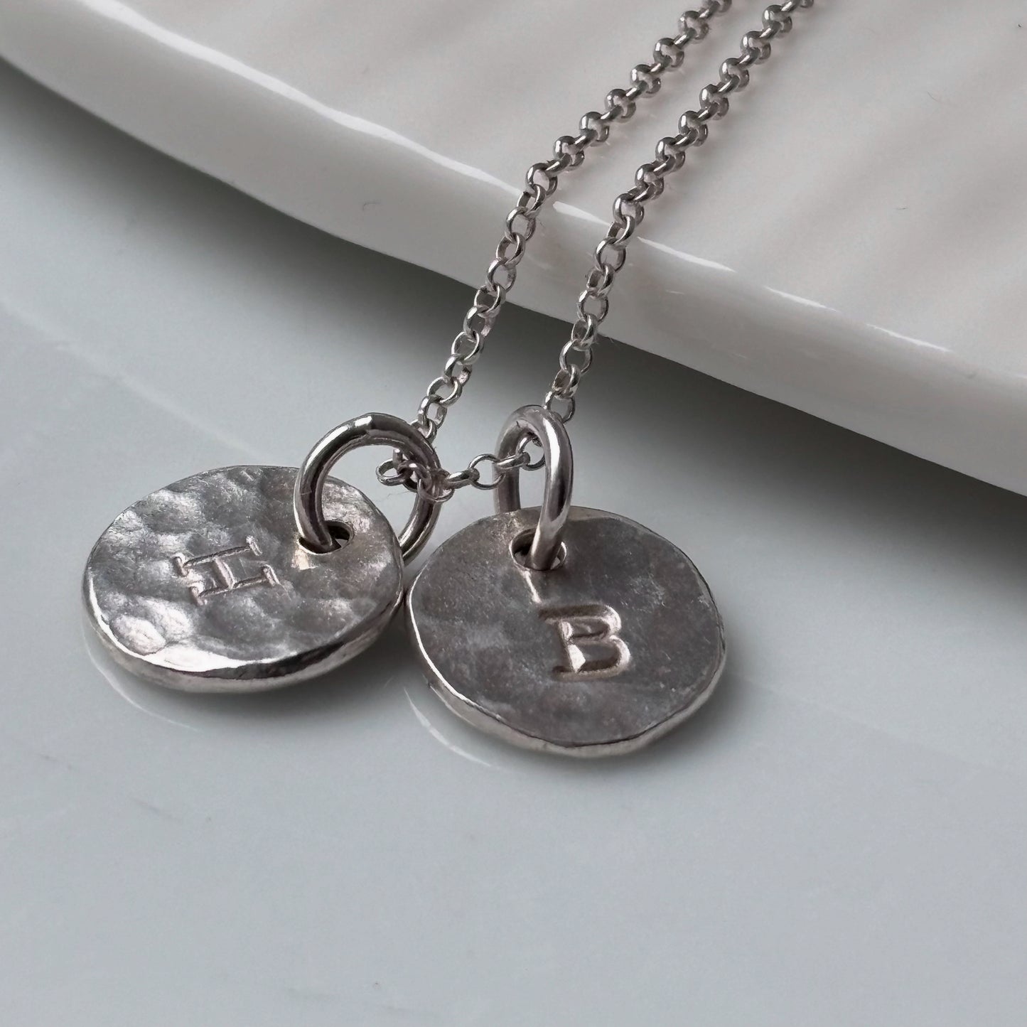 SMALL HAMMERED CIRCLE PENDANT