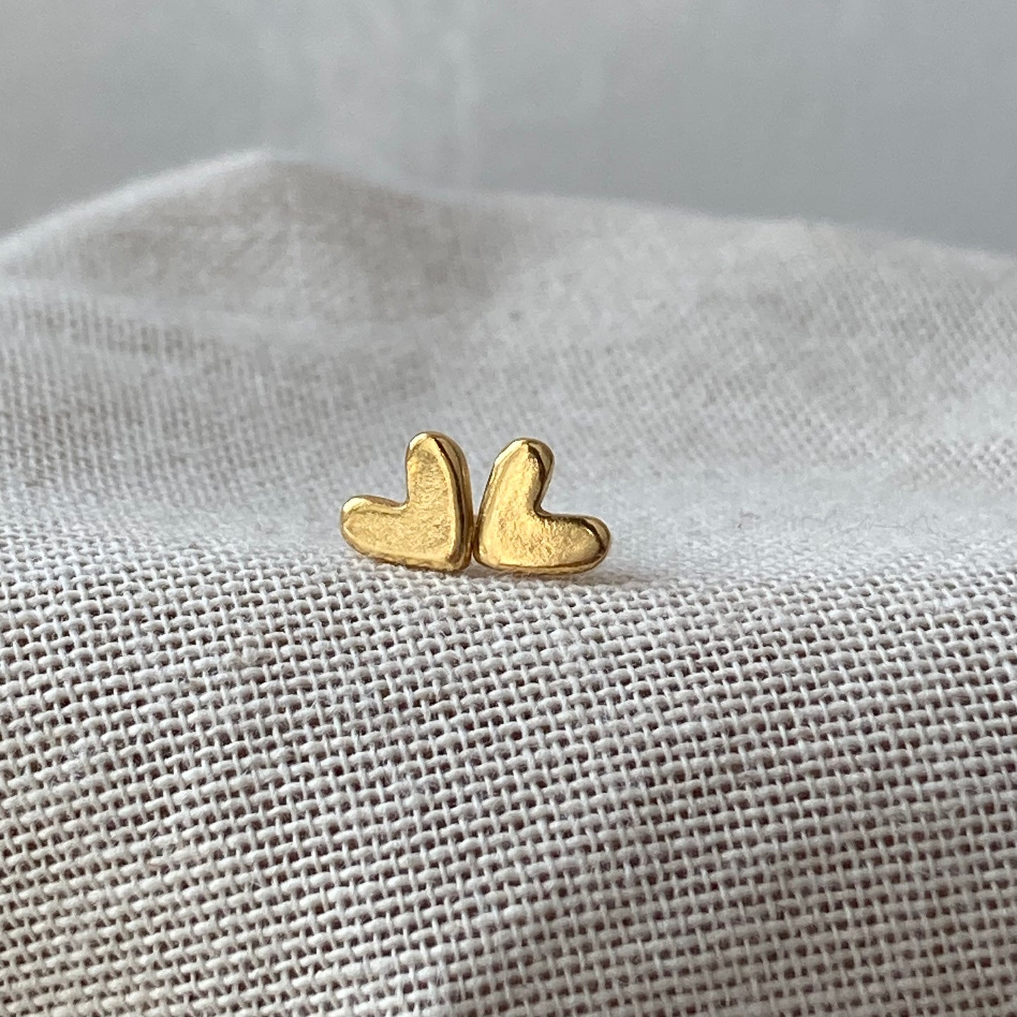 TINY GOLD LOVEHEART STUDS