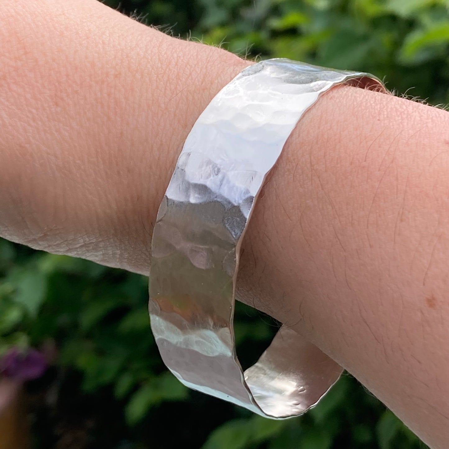 WIDE HAMMERED SILVER BANGLE