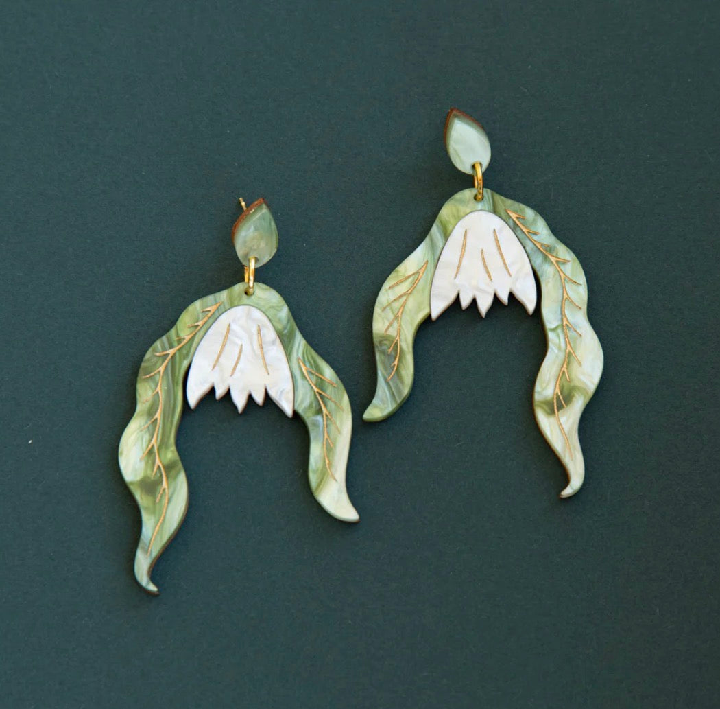 Pepper You - Statement Snowdrop Flower Earrings in Pearly White