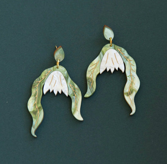 Pepper You - Statement Snowdrop Flower Earrings in Pearly White