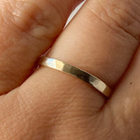 9ct GOLD HAMMERED BAND