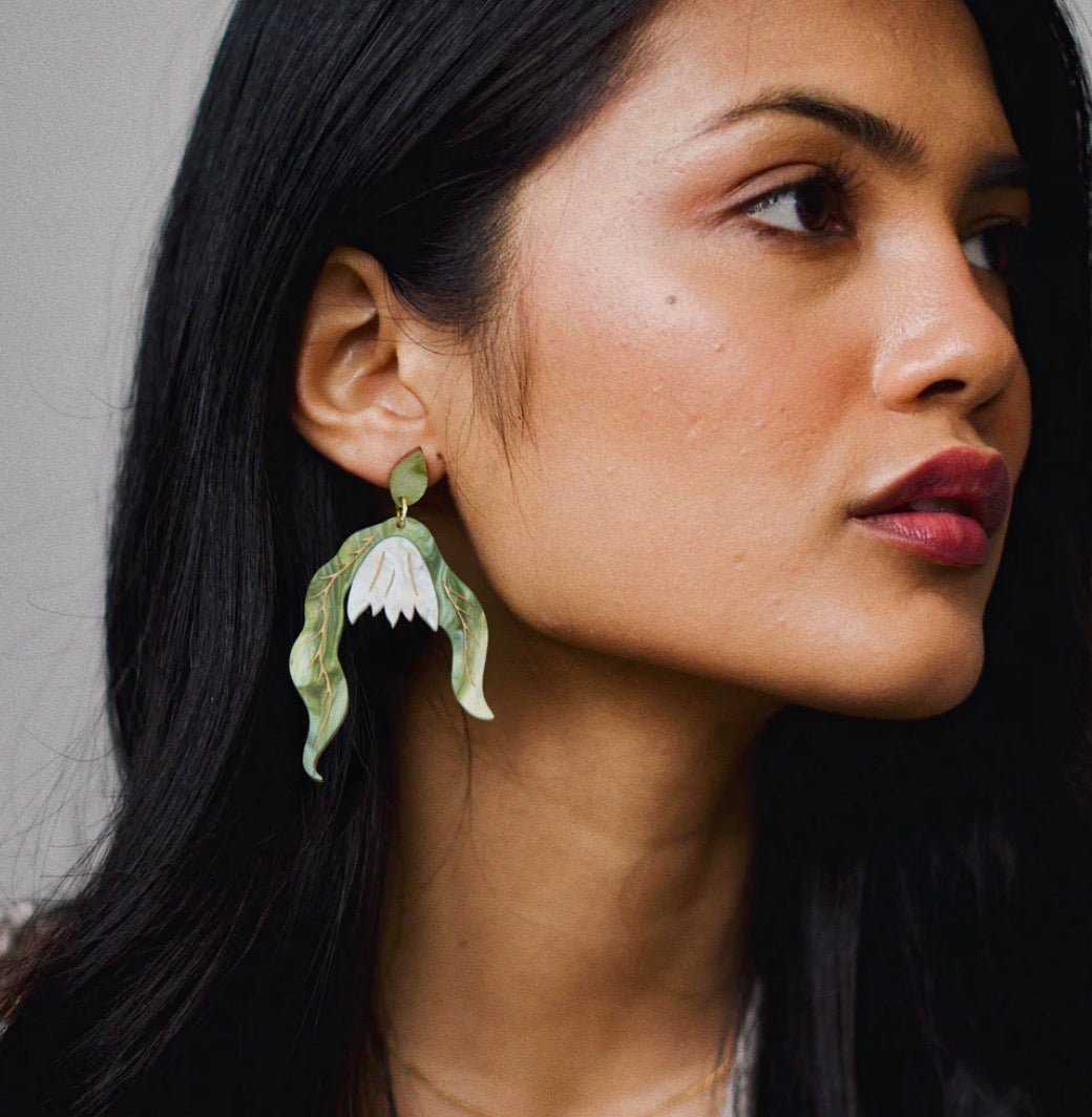 Pepper You - Statement Snowdrop Flower Earrings in Pearly White