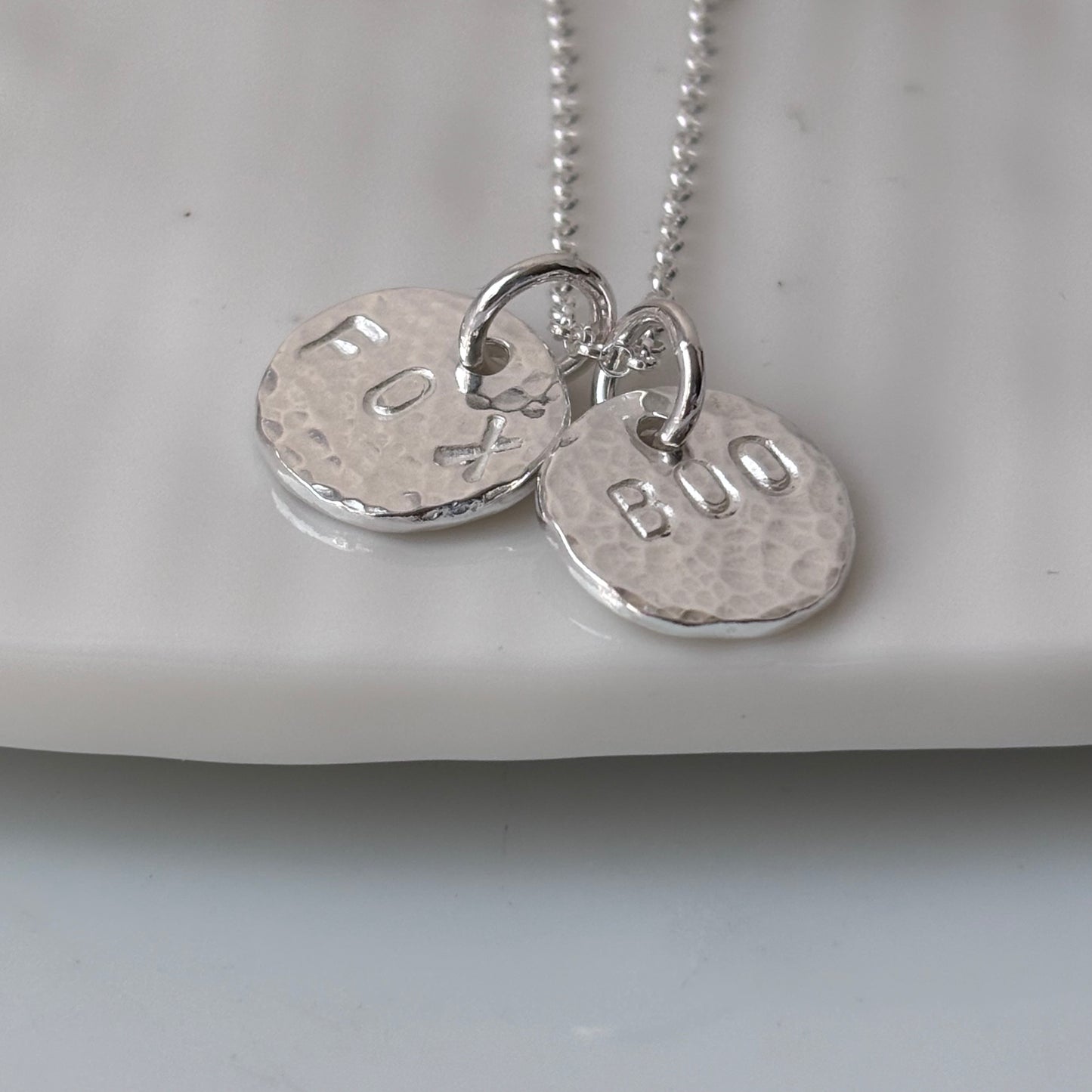 SMALL HAMMERED CIRCLE PENDANT